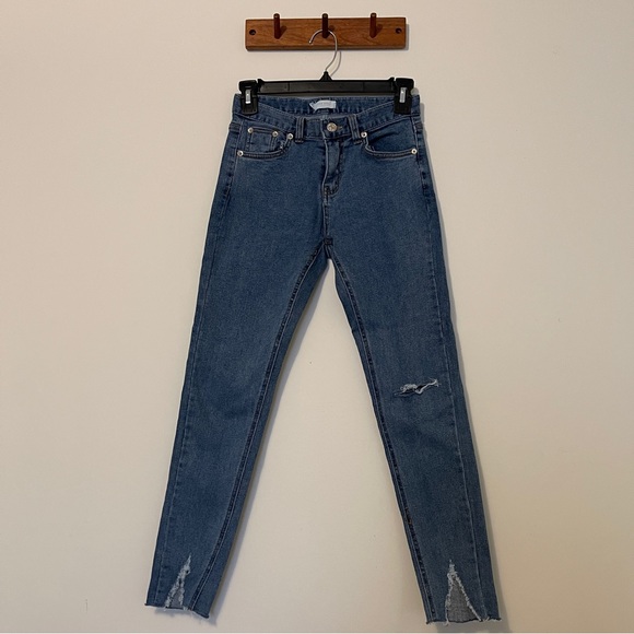 Skinny jeans with tear size S - Picture 1 of 3